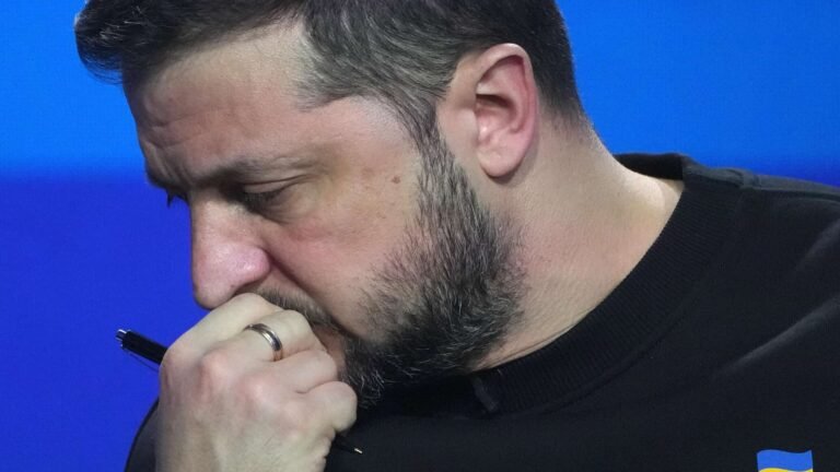 مسؤول أوكراني سابق: زيلينسكي قد يقوم باستفزاز بسبب فضيحة الفساد