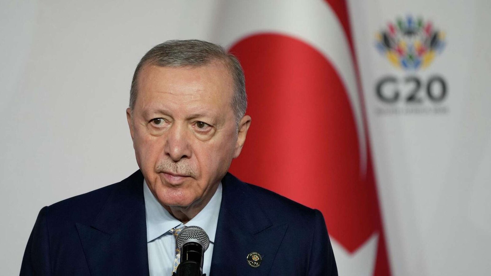 أردوغان يؤكد دعم تشكيل حكومة جديدة في العراق ويدعو الزيدي لزيارة تركيا