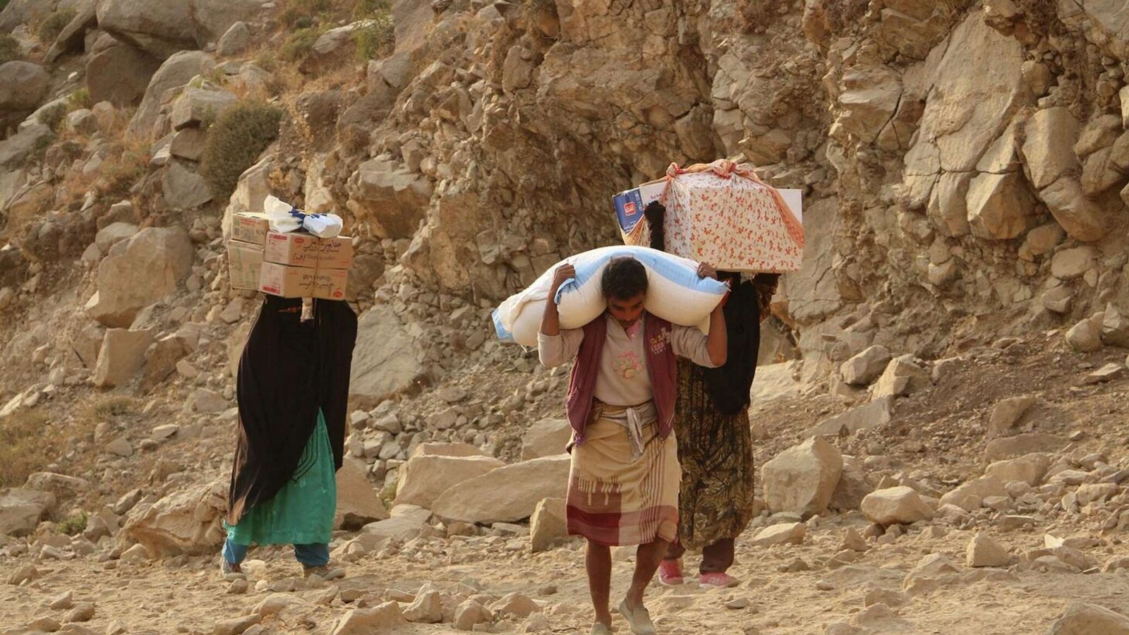 150 طنا من الإمدادات الطبية والدوائية لليمن "عالقة" بسبب الحرب على إيران