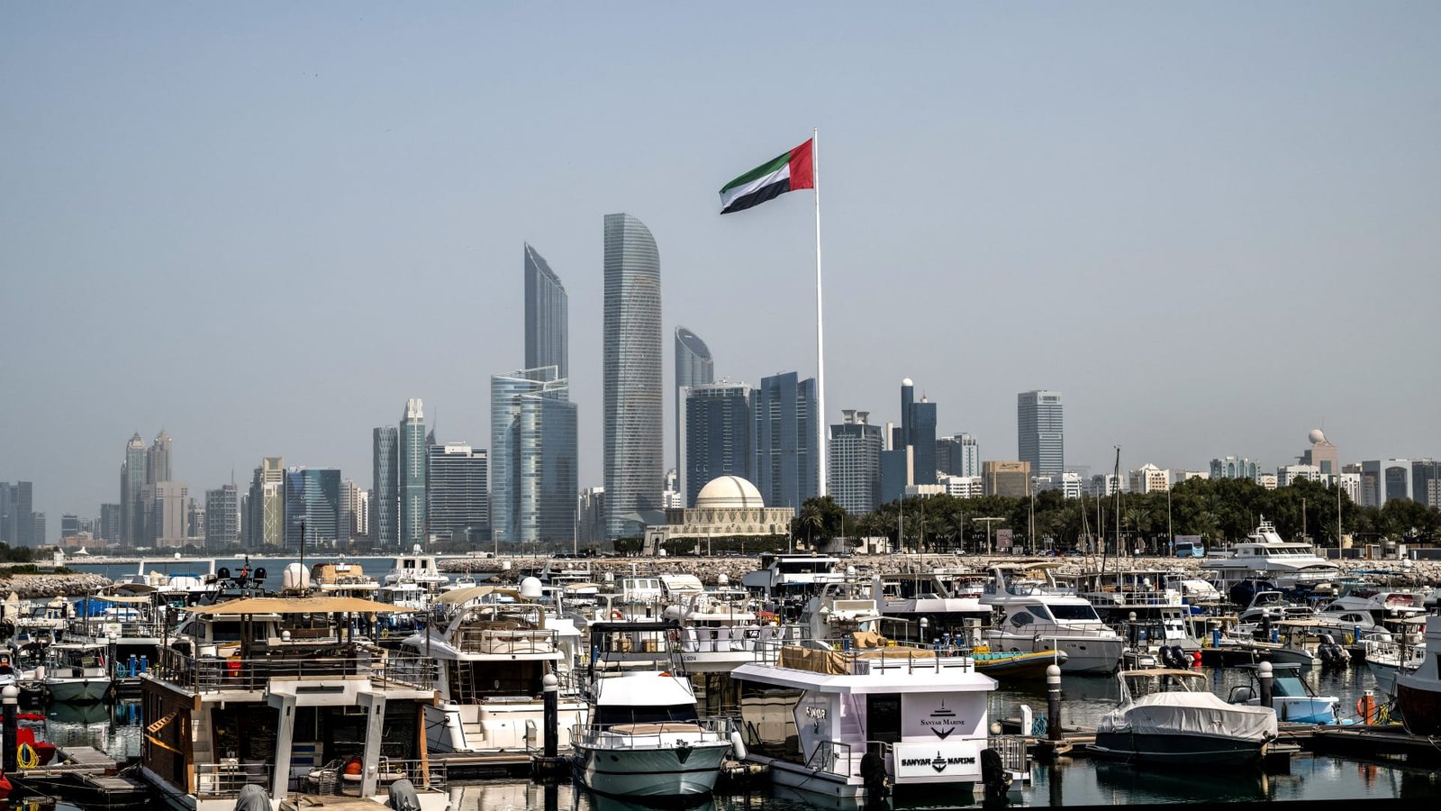 الإمارات: ندين ونستنكر اعتداء إيران على ناقلة تابعة لأدنوك في مضيق هرمز