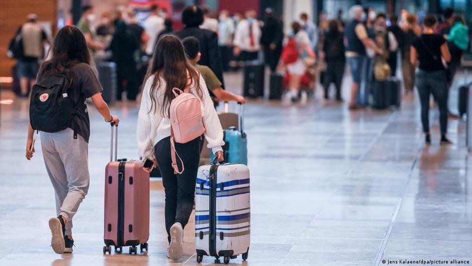 رغم التوترات العالمية .. لا تلغِ إجازة الصيف بل خطّط لها بذكاء!