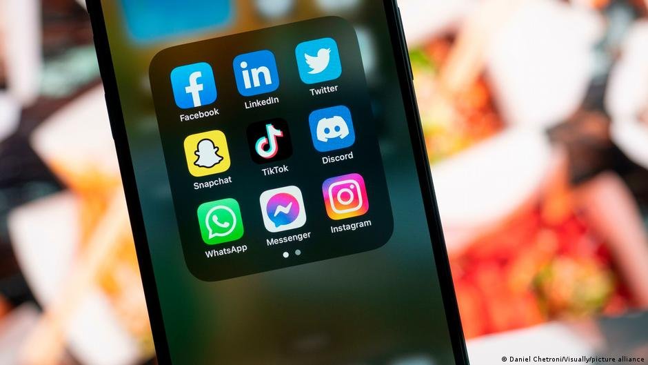 الميمز… نفوذ صامت يعيد هندسة وعي المستخدم الرقمي