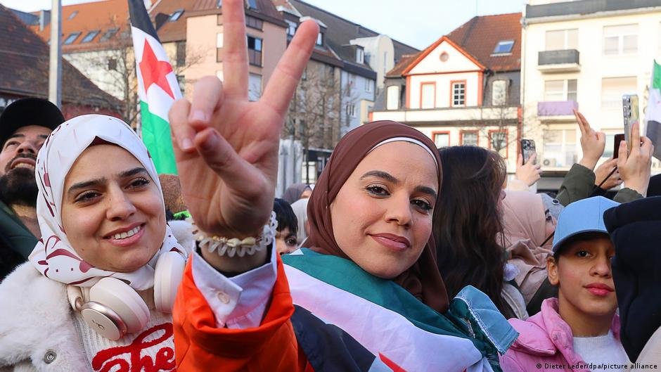 قلة من السوريين عادوا لبلدهم من ألمانيا.. ما الذي يمنعهم؟