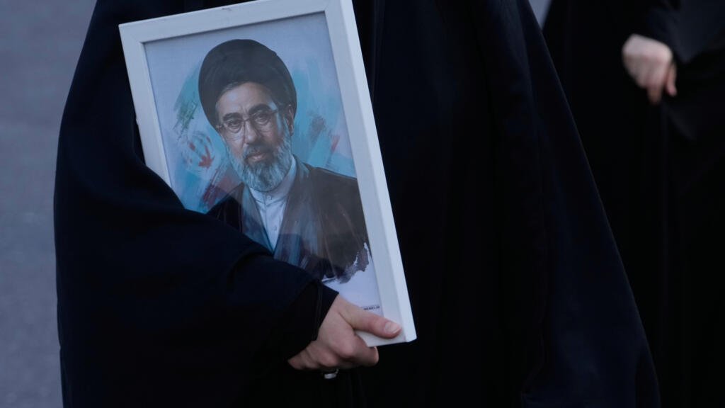 إيران تؤكد فشل الحصار الأمريكي وإغلاق هرمز يدفع النفط إلى أعلى مستوى منذ 2022