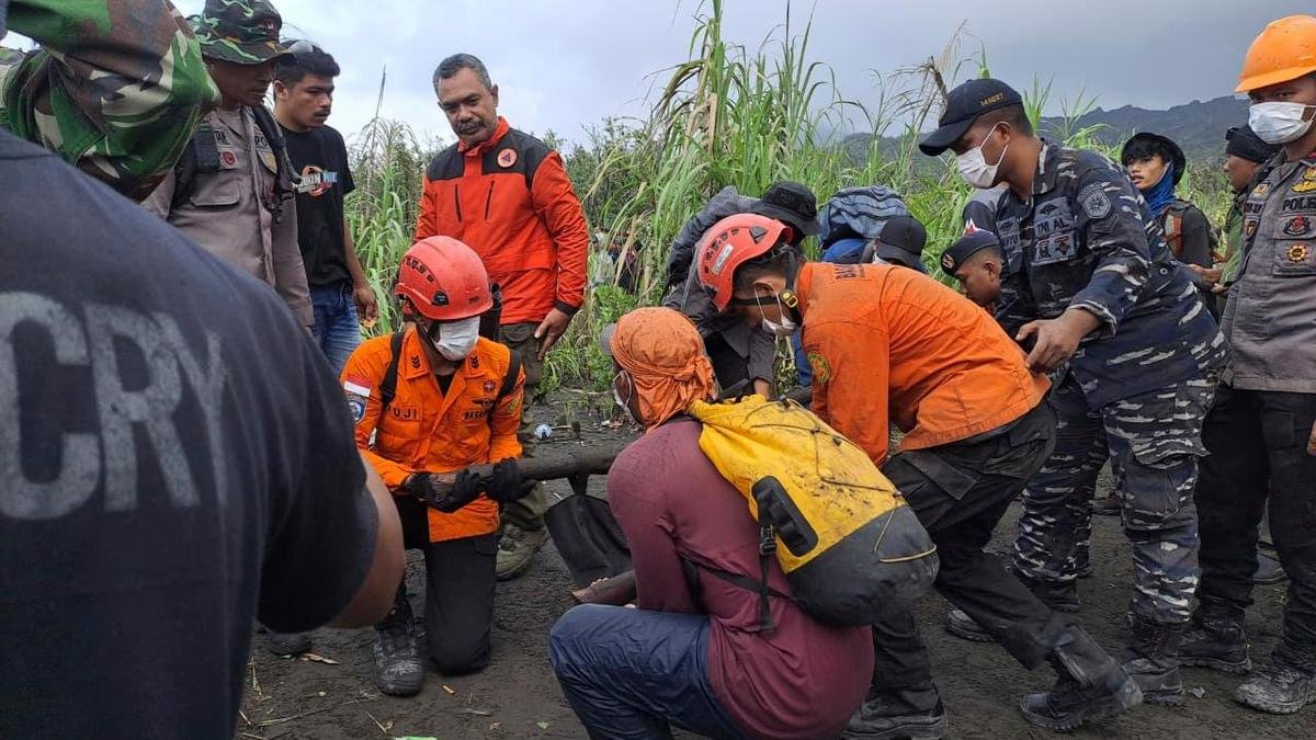 Indonesian rescuers find hikers' bodies after volcanic eruption