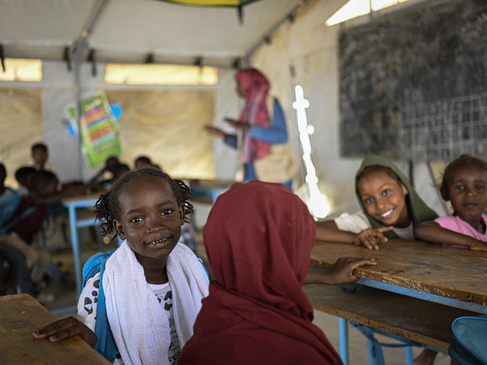 رغم مرارة النزوح.. أحلام أطفال السودان تتحدى غياب الفصول الدراسية