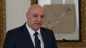 الرئيس اللبناني محذرا: إما دولة قوية تحتكر السلاح أو استمرار هيمنة المليشيات