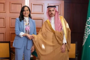 وزير الخارجية السعودي ونظيرته الكندية يناقشان تطورات المنطقة