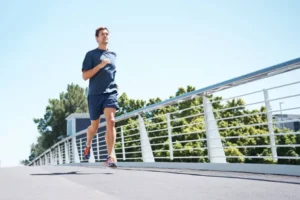 هل يمكن لأحذية الجري المطورة أن تجعل الرياضيين أسرع حقًا؟