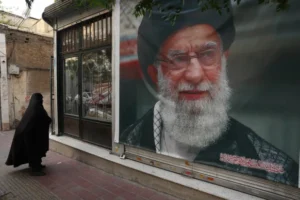 إيران تبدأ تشييع مرشدها السابق علي خامنئي في 4 يوليو