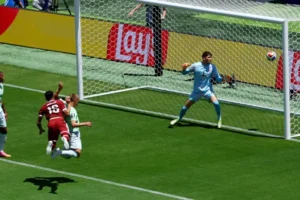 «فيفا» ينسب أول هدف عربي في مونديال 2026 إلى مدافع سويسرا