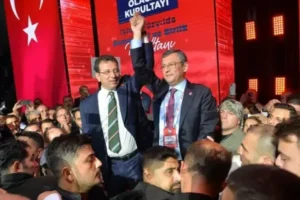 تركيا: إمام أوغلو يلمح لتأسيس حزب جديد بقيادة أوزيل لتجاوز أزمة «الشعب الجمهوري»