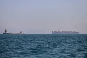 3 ناقلات عملاقة ترفع علم السعودية تعبر مضيق هرمز عقب اتفاق واشنطن وطهران