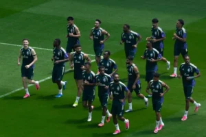 السعودية تختبر طموحها أمام إسبانيا… ومصر تطارد انتصارها الأول
