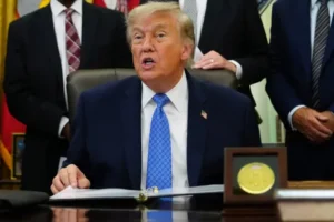 ترمب يهدد بفرض رسوم على أي دولة أوروبية تفرض ضريبة على الخدمات الرقمية