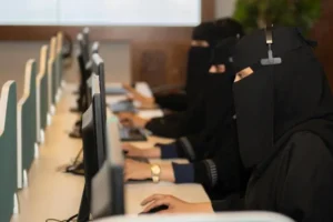 إصلاحات سوق العمل تدفع بطالة السعوديين إلى مستويات متدنية تاريخياً