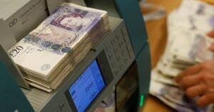 كيف تفاعل "الإسترليني" والأسواق مع استقالة ستارمر وصعود بورنهام؟