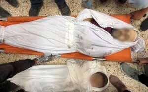 "نزيف بكل لحظة".. غارة إسرائيلية تودي بحياة طبيب ونجله في غزة
