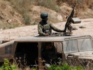 إسرائيل تعلن مقتل ضابط كبير و3 جنود في مواجهات "صعبة ومعقدة" بلبنان