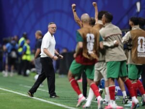 بعد تأهل المغرب.. وهبي يعترف بالأخطاء وحكيمي يتحدث عن "مباراة مجنونة"