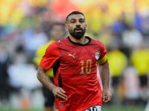 وكيل أعمال صلاح يفند التكهنات بشأن مستقبل "الملك المصري"