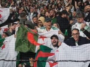 قبل قمة الأرجنتين.. جماهير الجزائر تشعل الأجواء في أمريكا (فيديو)