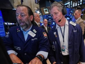 خسائر لأسهم أمريكية وأوروبية وسط موجة بيع لشركات التكنولوجيا