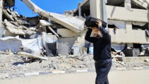 زيارة واحدة تكشف ما فعله النزوح بعلاقات الغزيين