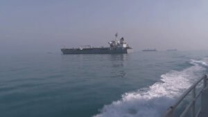 طهران تواصل إغلاق مضيق هرمز وخاتم الأنبياء يلوح بخطوات تصعيدية