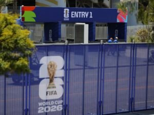 شبح المقاعد الفارغة يخيم على أولى مباريات المنتخب الأمريكي
