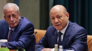اليمن… العليمي يلوح بالعودة إلى الخيار العسكري ضد "أنصار الله"