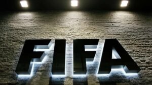 "يويفا" يعلن رفضه بيع أي حصص ملكية في كأس العالم لمستثمرين من القطاع الخاص