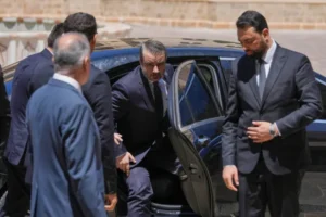 وزير الخارجية السوري في بيروت لتبديد مخاوف لبنان من تدخل عسكري