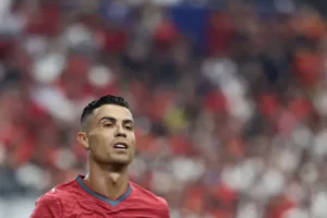 إسبانيا تقصي برتغال رونالدو بهدف قاتل (صور)