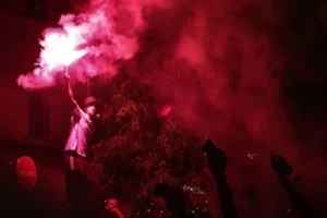 وفاة شابة فرنسية في أثناء الاحتفال بالفوز على المغرب