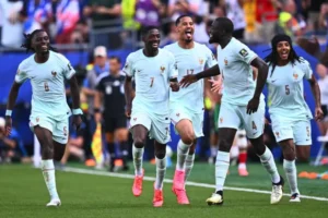 لاعبو فرنسا: لا نخشى إسبانيا