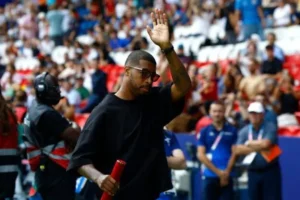 الفرنسي كيمبيمبي «بطل أوروبا» ينضم للخريطيات القطري