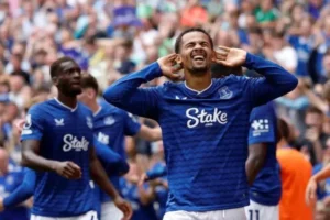 وكلاء ندياي يشجعون الهلال على تقديم عرض رسمي
