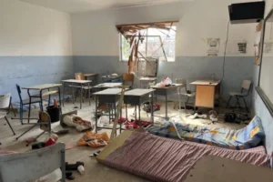 إسرائيل تدمر مدارس بجنوب لبنان
