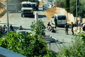 مسؤولون إسرائيليون سابقون يحذرون ترمب من تصاعد عنف المستوطنين