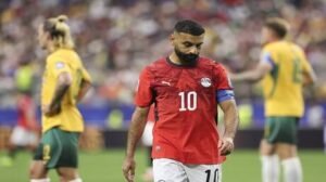 محمد صلاح يطالب بطرد صحافي مصري من معسكر منتخب "الفراعنة"