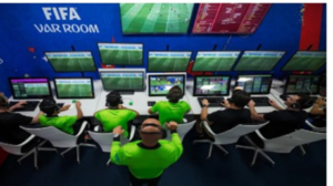 قبيل انطلاق مباراة المغرب وفرنسا.. "الفيفا" يدخل إجراء تقنيا جديدا على "الفار"