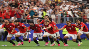 رجل أعمال إماراتي يقدم هدايا ثمينة للاعبي منتخب مصر بعد إنجاز المونديال ‏