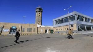 اليمن يرحب بمبادرة الأردن لتشغيل مطار صنعاء ويطالب الحوثيين بإنهاء احتجاز أموال الطيران