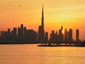 الحرب بالشرق الأوسط تترك أثرها على قطاع العقارات في دبي