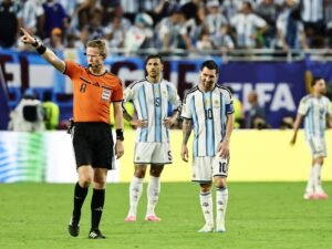 بالفيديو.. كيف نجا منتخب الأرجنتين من "قانون فيفا الجديد"؟