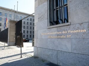 ألمانيا تقر أكبر ميزانية دفاع واستثمار حتى 2030 مع توسع غير مسبوق في الاقتراض