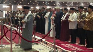 من جاكرتا إلى غزة.. صلوات وعزاء في وداع فقيد قطر الأمير الوالد