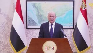 أعلن استئناف تصدير النفط.. العليمي يستنفر المجتمع اليمني لإنهاء "انقلاب الحوثي"