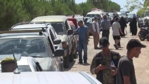 أهالي زوطر الغربية جنوبي لبنان يعودون مؤقتا لمعاينة دمار القصف الإسرائيلي
